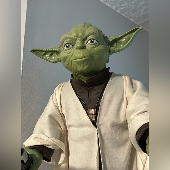 Disney Star Wars Yoda Figure w/Green Lightsaber-Great Gift!-Displayed Only - Picture 3 of 10